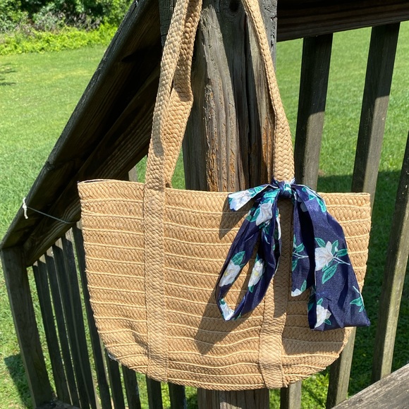 Draper James woven wicker bag inner zip pocket blue lining with scarf accent tie - Picture 2 of 9